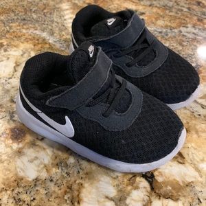 Nike Tanjuan toddler shoes size 7